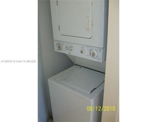 MEMORIAL VILLAS CONDO - Residential Lease