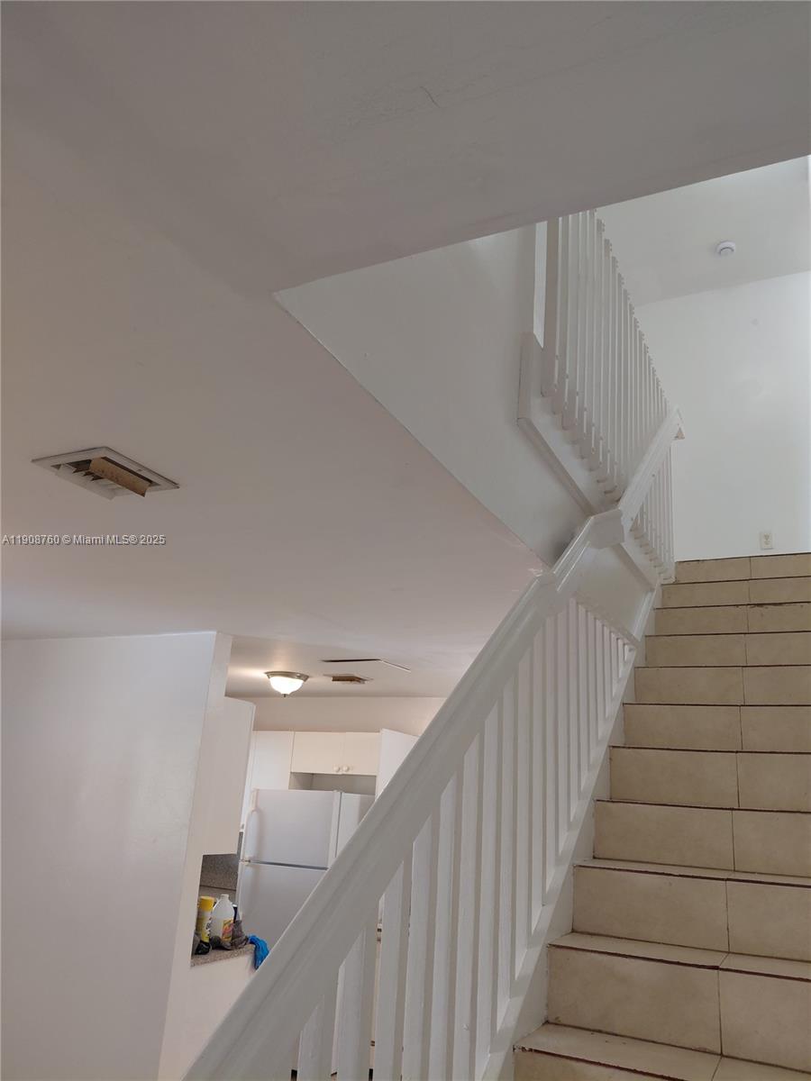 MEMORIAL VILLAS CONDO - Residential Lease