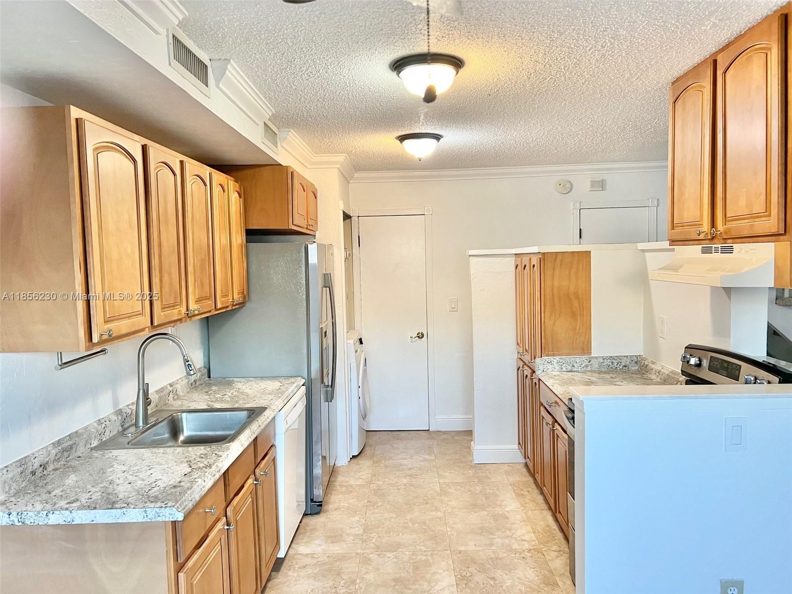 PINEBROOKE CONDO S - Residential Lease