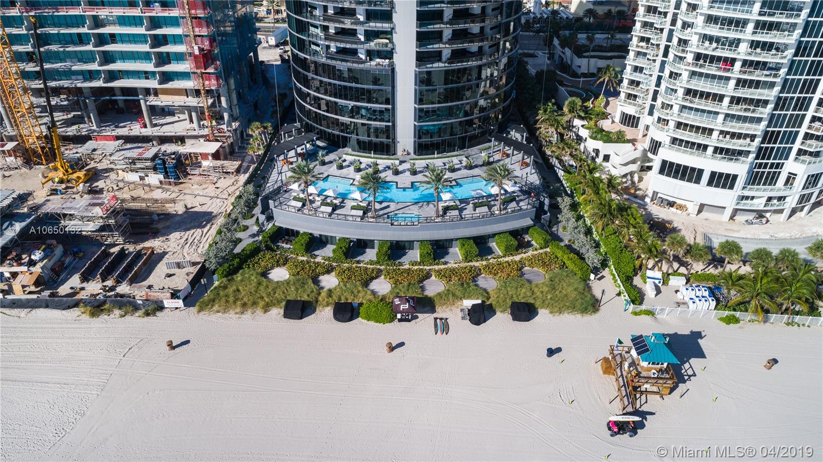 18555 COLLINS AVENUE COND - Residential