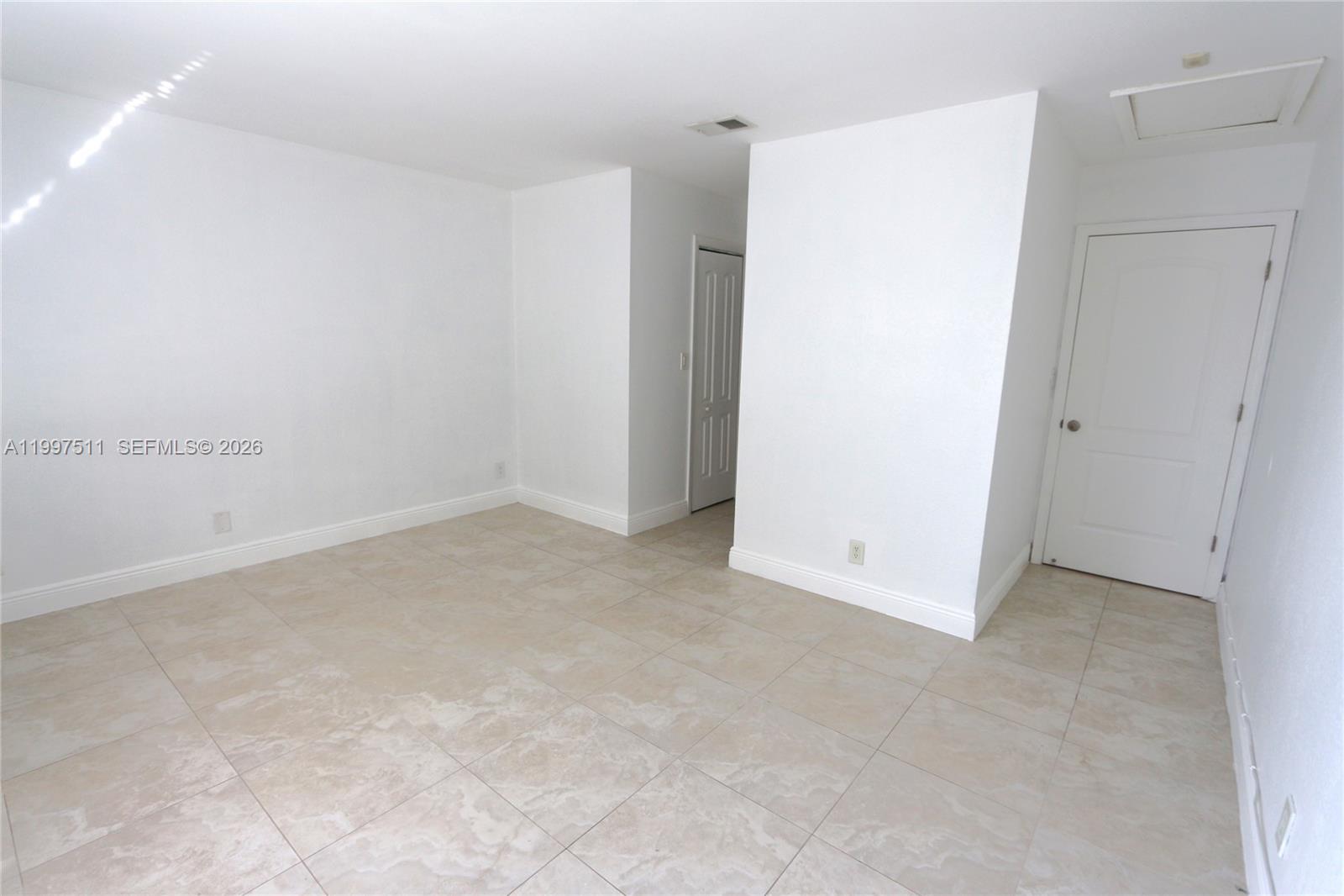 VILLAS AT LAKEVIEW CONDO - Residential Lease