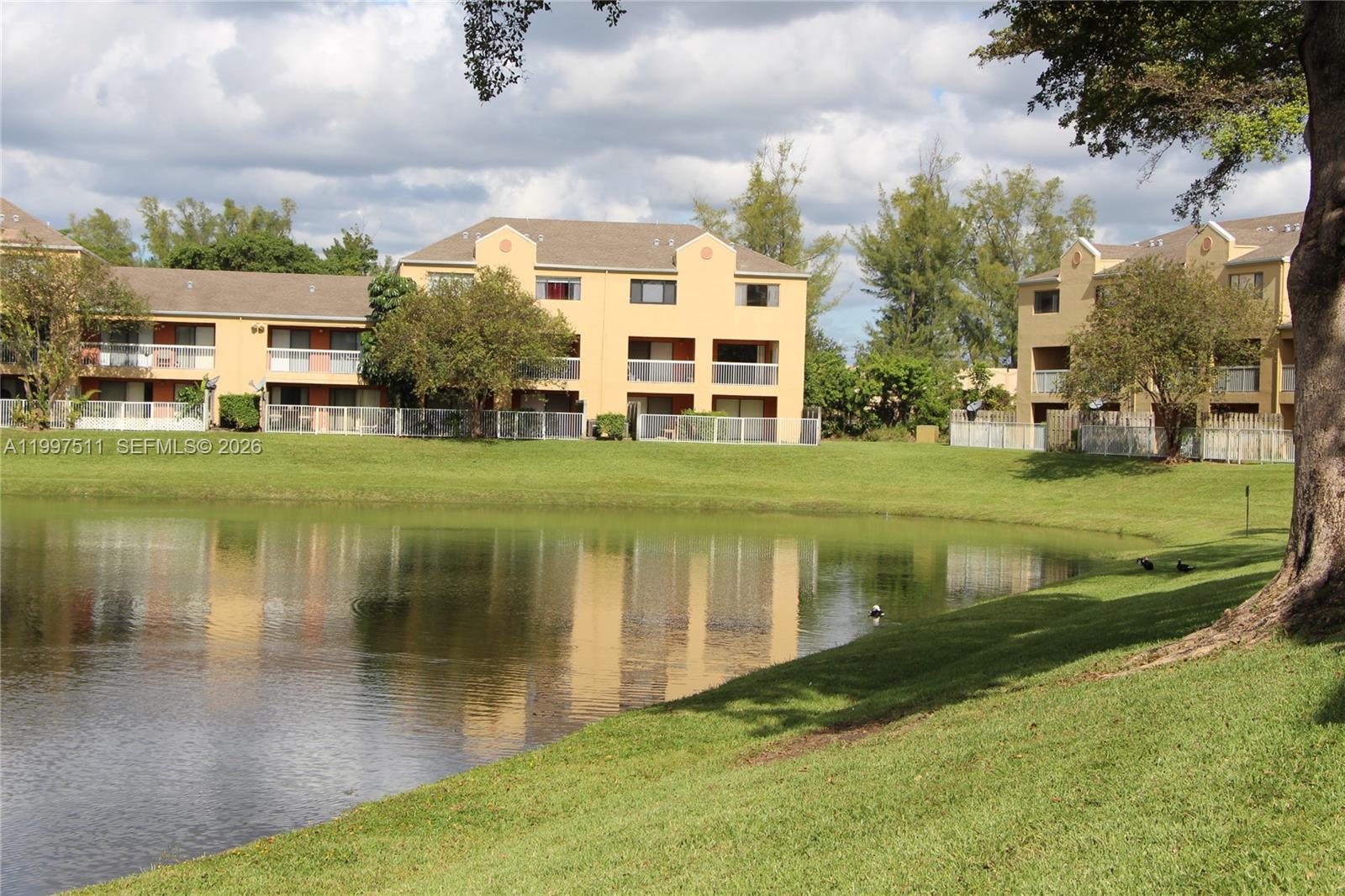 VILLAS AT LAKEVIEW CONDO - Residential Lease