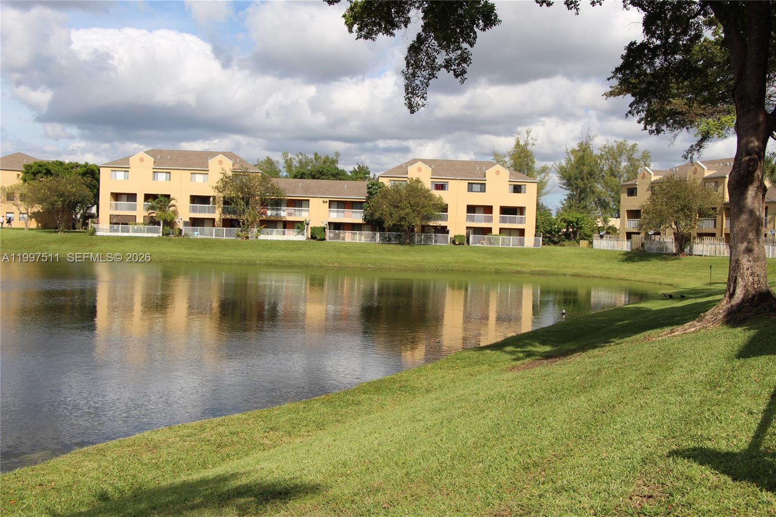 VILLAS AT LAKEVIEW CONDO - Residential Lease