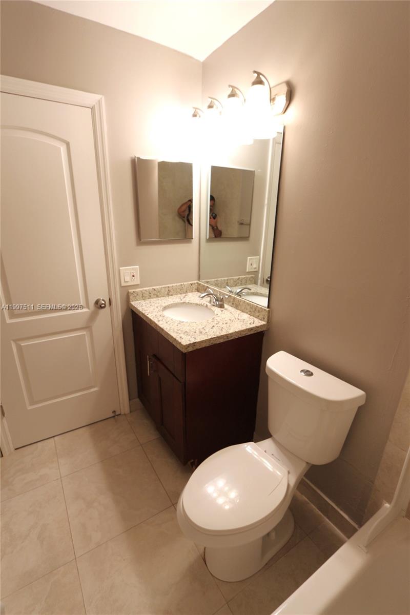 VILLAS AT LAKEVIEW CONDO - Residential Lease