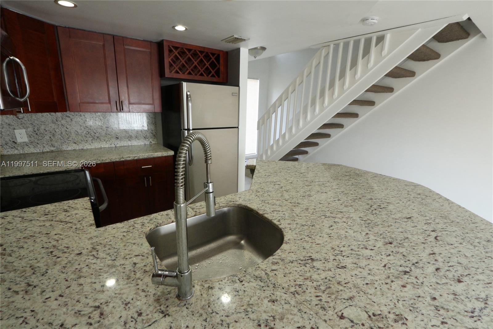 VILLAS AT LAKEVIEW CONDO - Residential Lease