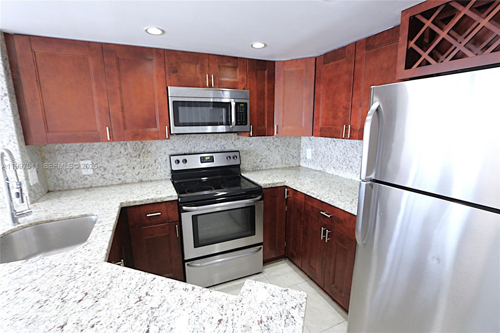 VILLAS AT LAKEVIEW CONDO - Residential Lease