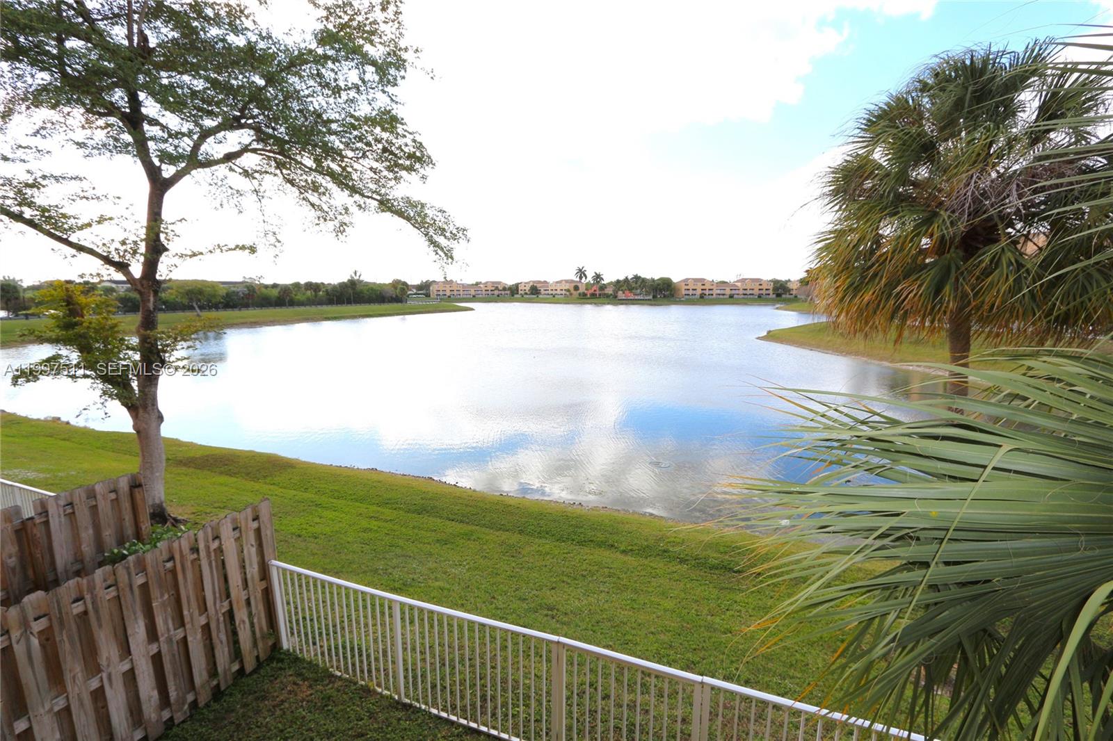 VILLAS AT LAKEVIEW CONDO - Residential Lease