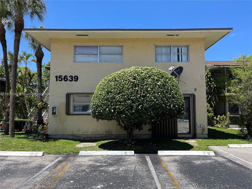 Cozy 2 bedrooms, 2 bathrooms Condo located in West Kendall. Quiet family oriented neighborhood within close proximity to School and Shopping Centers.
Washer  & Dryer inside the unit.