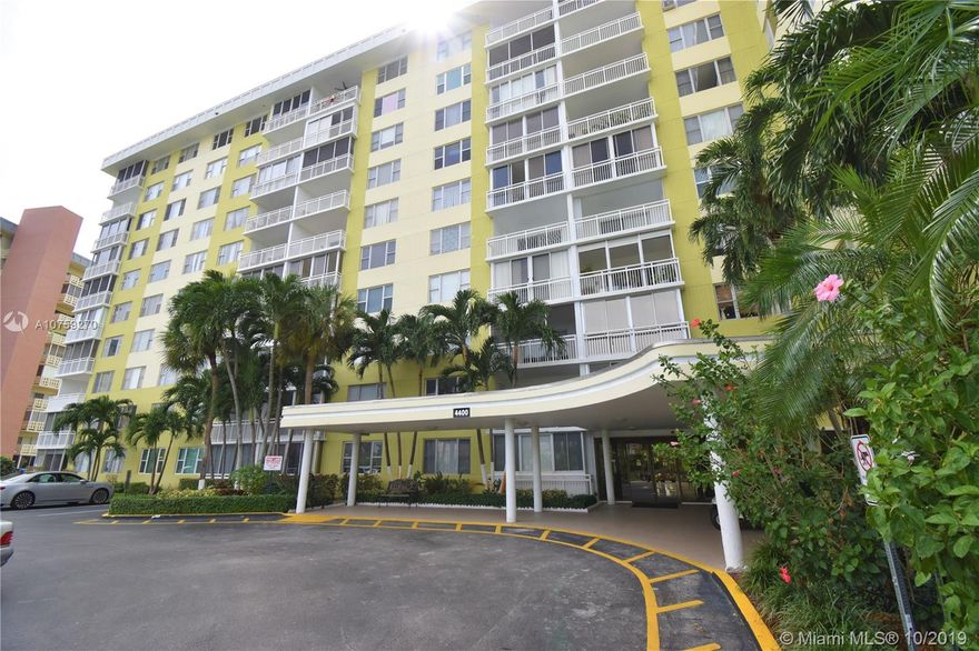 Move in ready 1 bedroom condo offers fresh paint, renovated kitchen with a new range, dishwasher and micro hood.  Condo includes a renovated bathrooms with new tiles , new vanity, vanity mirrors and vanity lights and new carpeting in the bedroom. Located in a well-managed building with 24 hours front desk, and is close to shopping and entertainment.