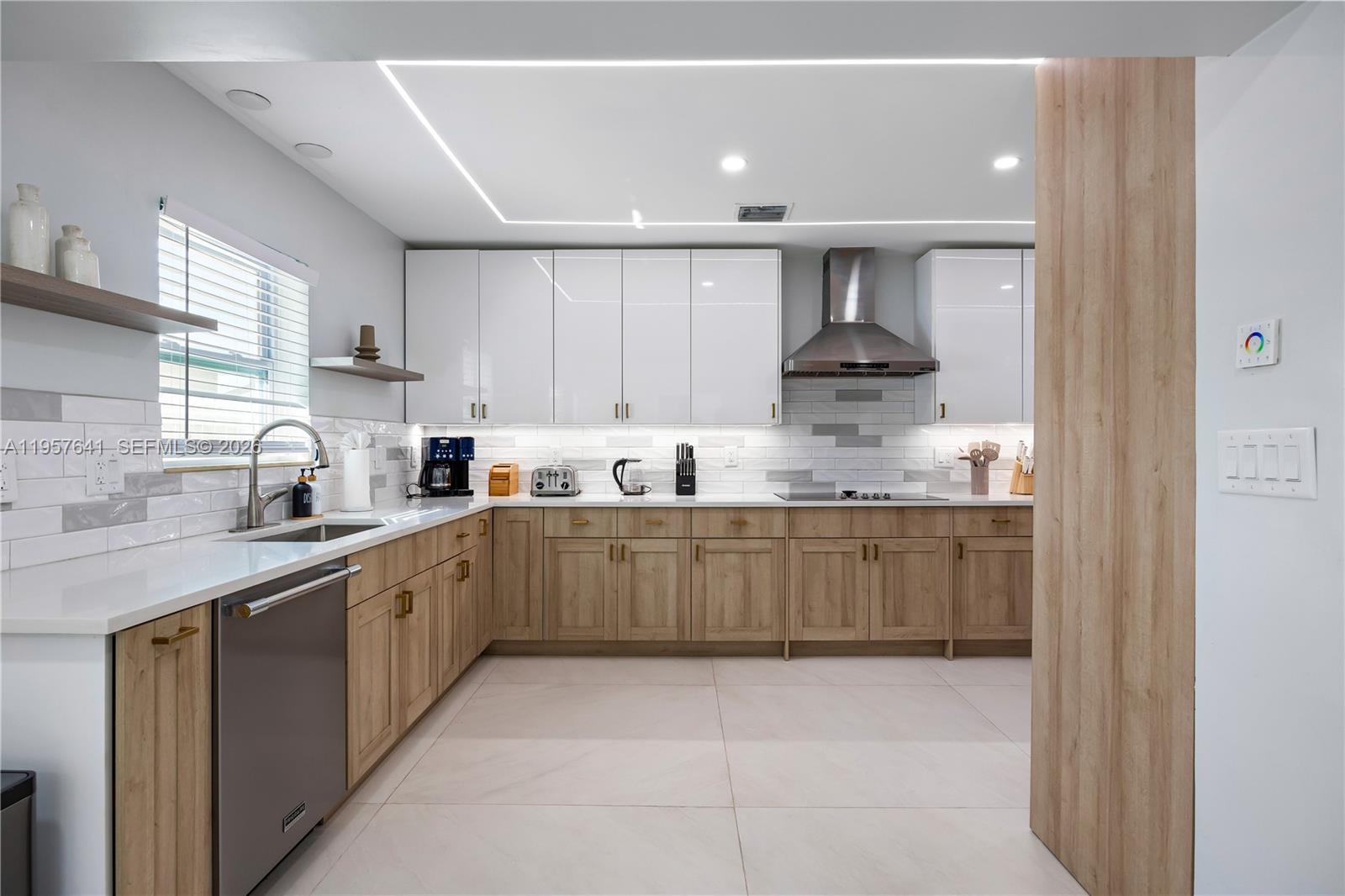 POMPANO SHORES - Residential