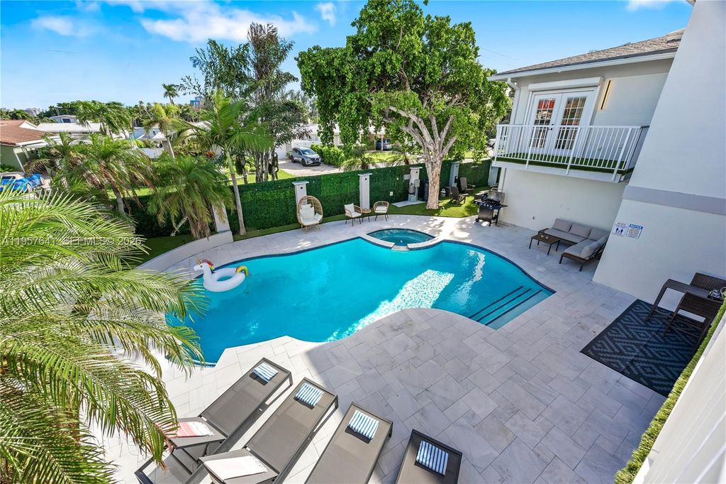 Photo of 2532 SE 13th St, Pompano Beach, FL 33062 (MLS # A11957641)