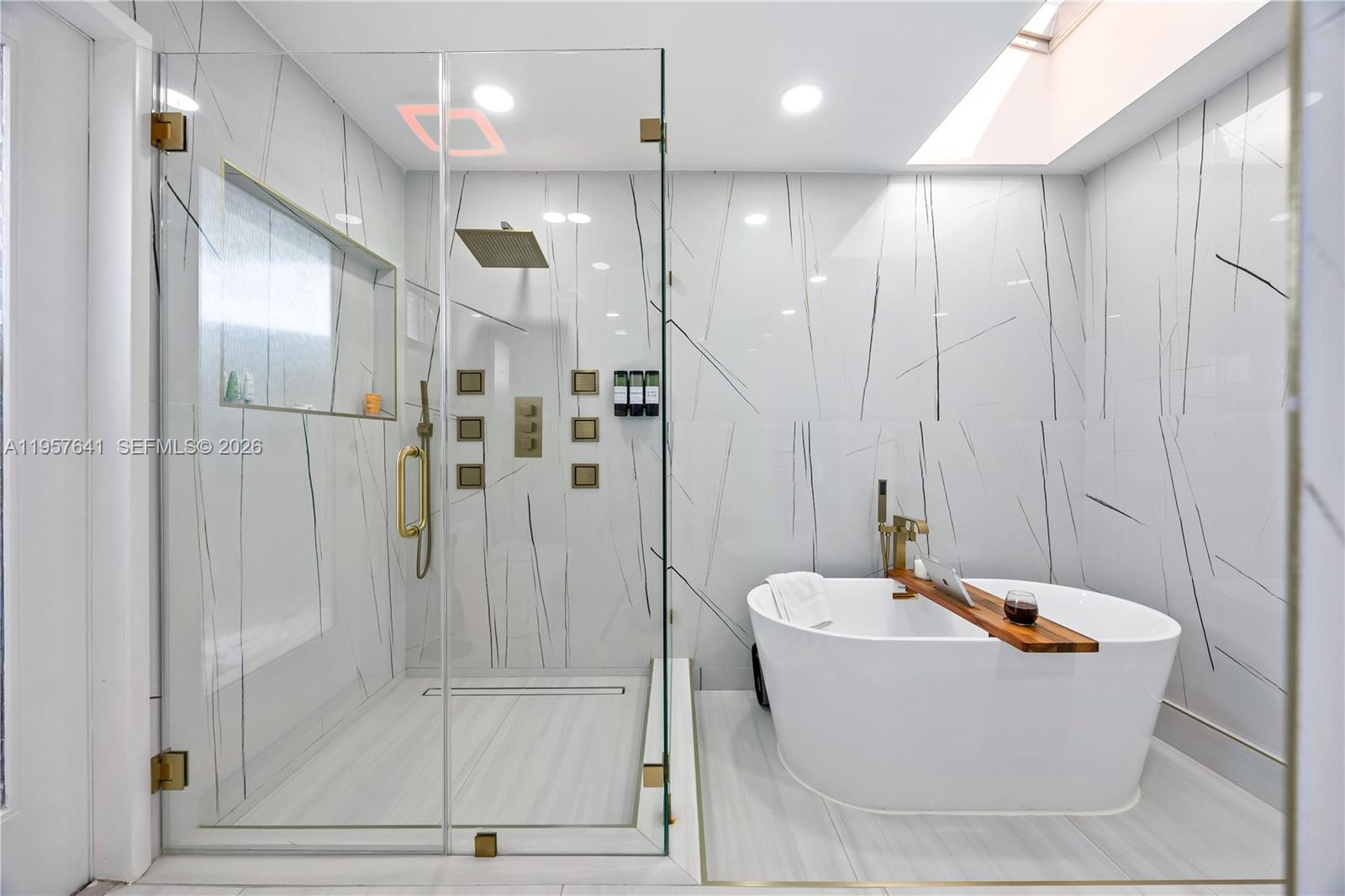 POMPANO SHORES - Residential