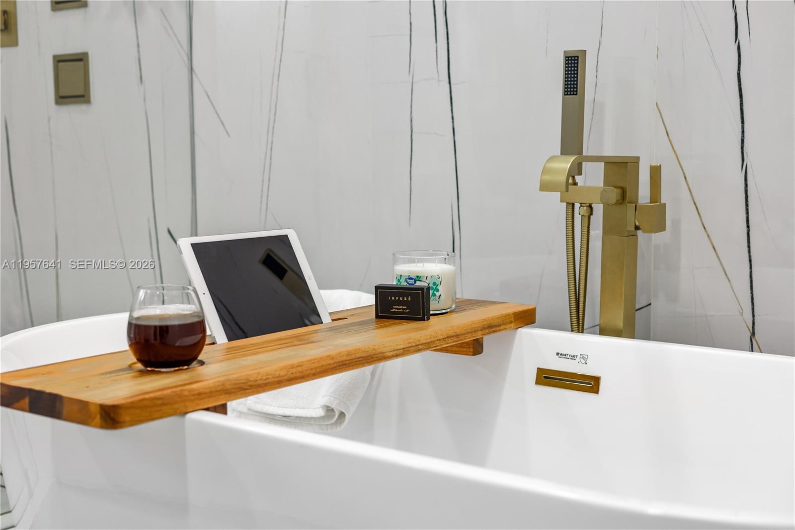 POMPANO SHORES - Residential