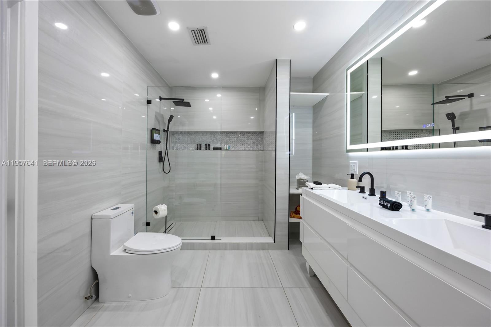 POMPANO SHORES - Residential