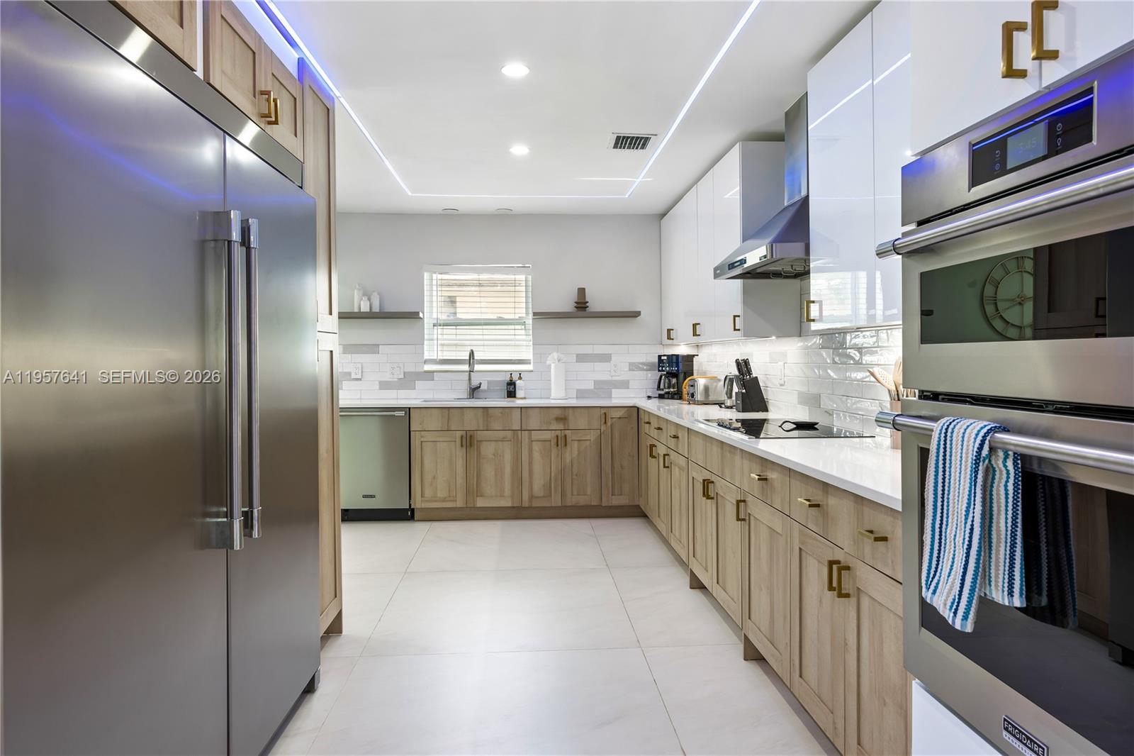 POMPANO SHORES - Residential