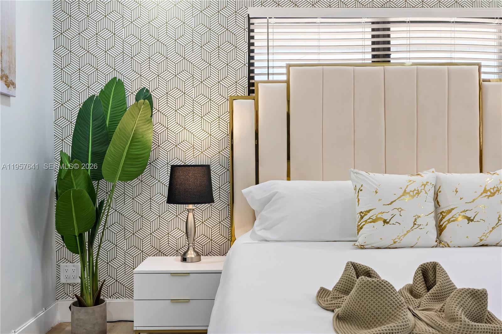 POMPANO SHORES - Residential