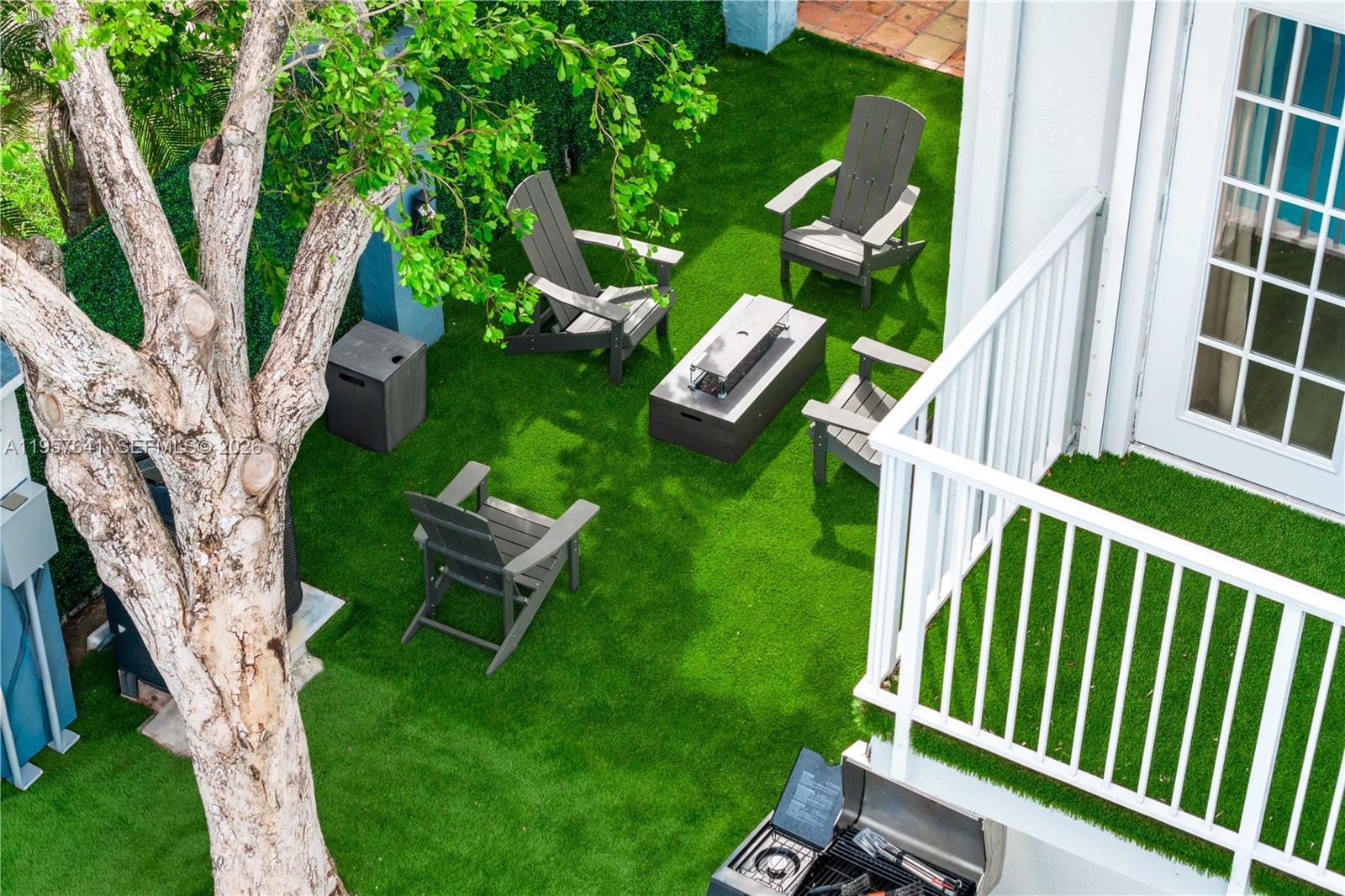 POMPANO SHORES - Residential