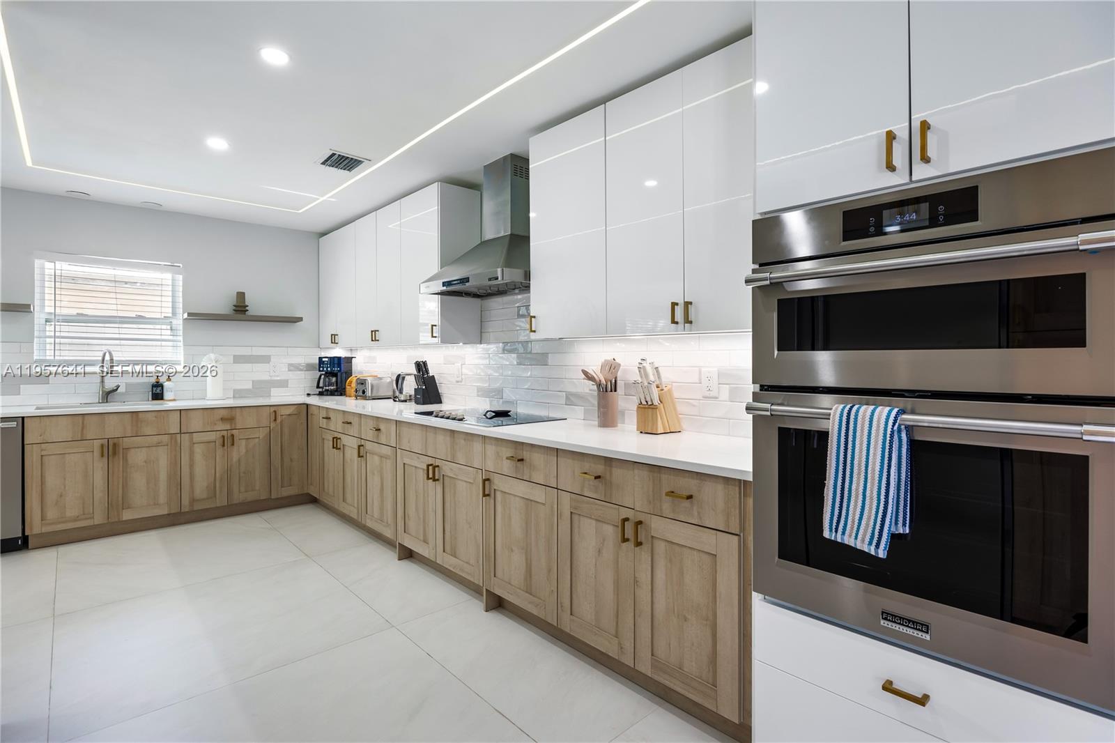 POMPANO SHORES - Residential