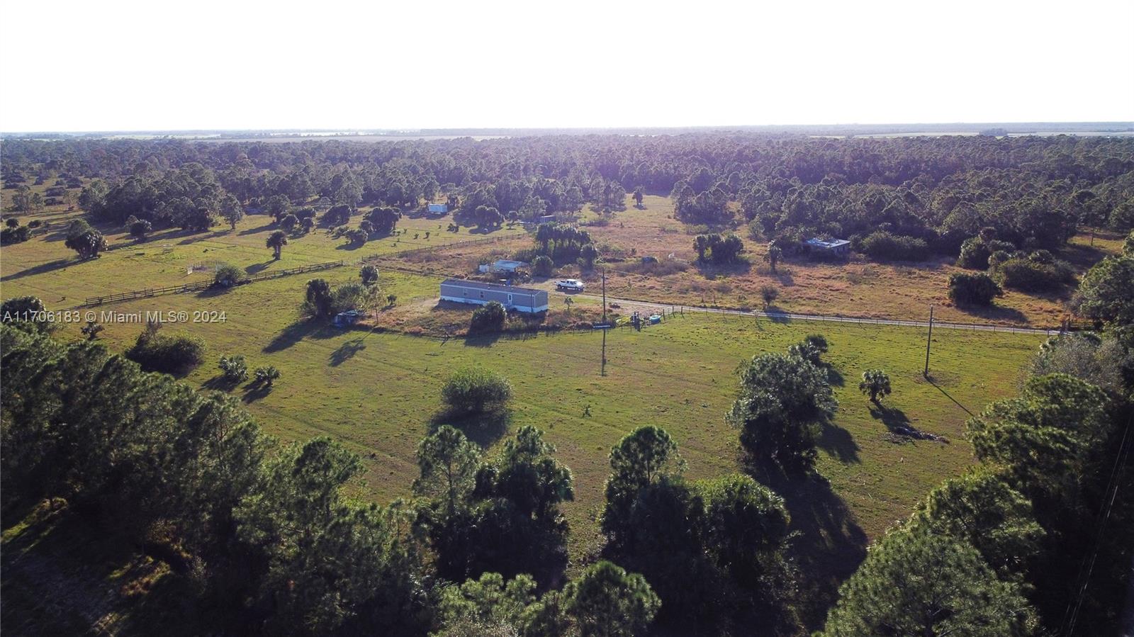 LA DECA - Residential