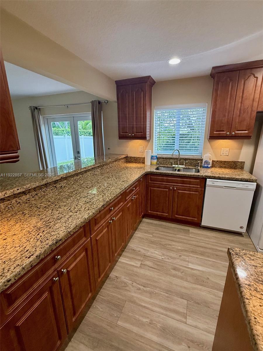 FLAMINGO GARDENS-PHASE TW - Residential Lease