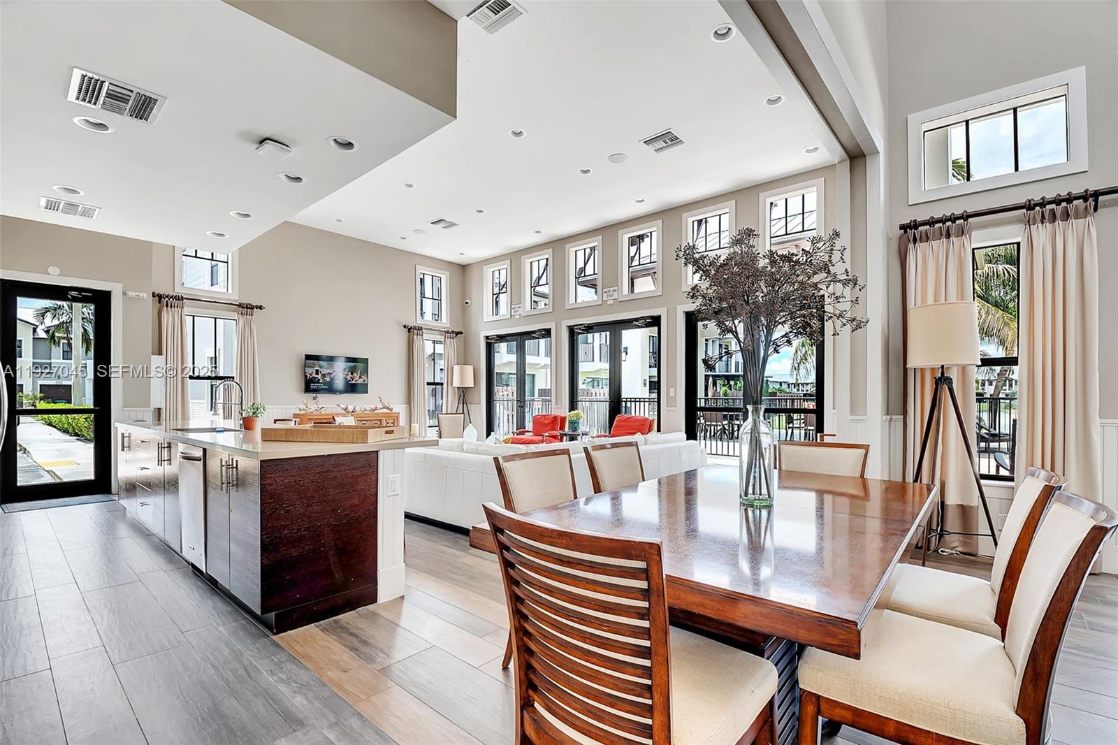 DORAL CAY - Residential Lease