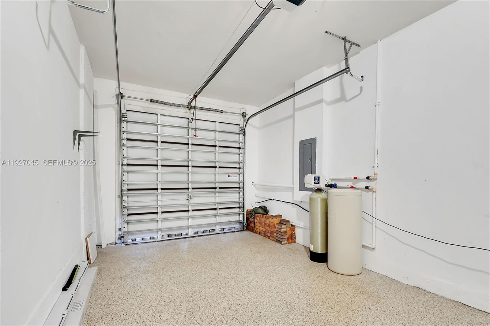 DORAL CAY - Residential Lease