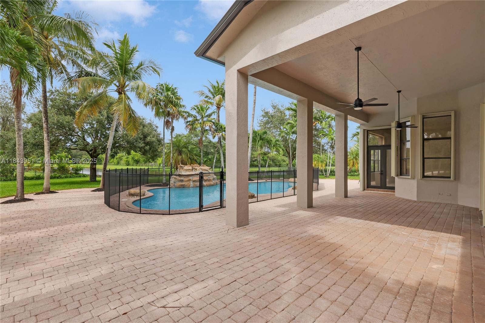 13161 SW 40th St, Davie, FL, 33330/$1,999,000 4 13161 SW 40th St