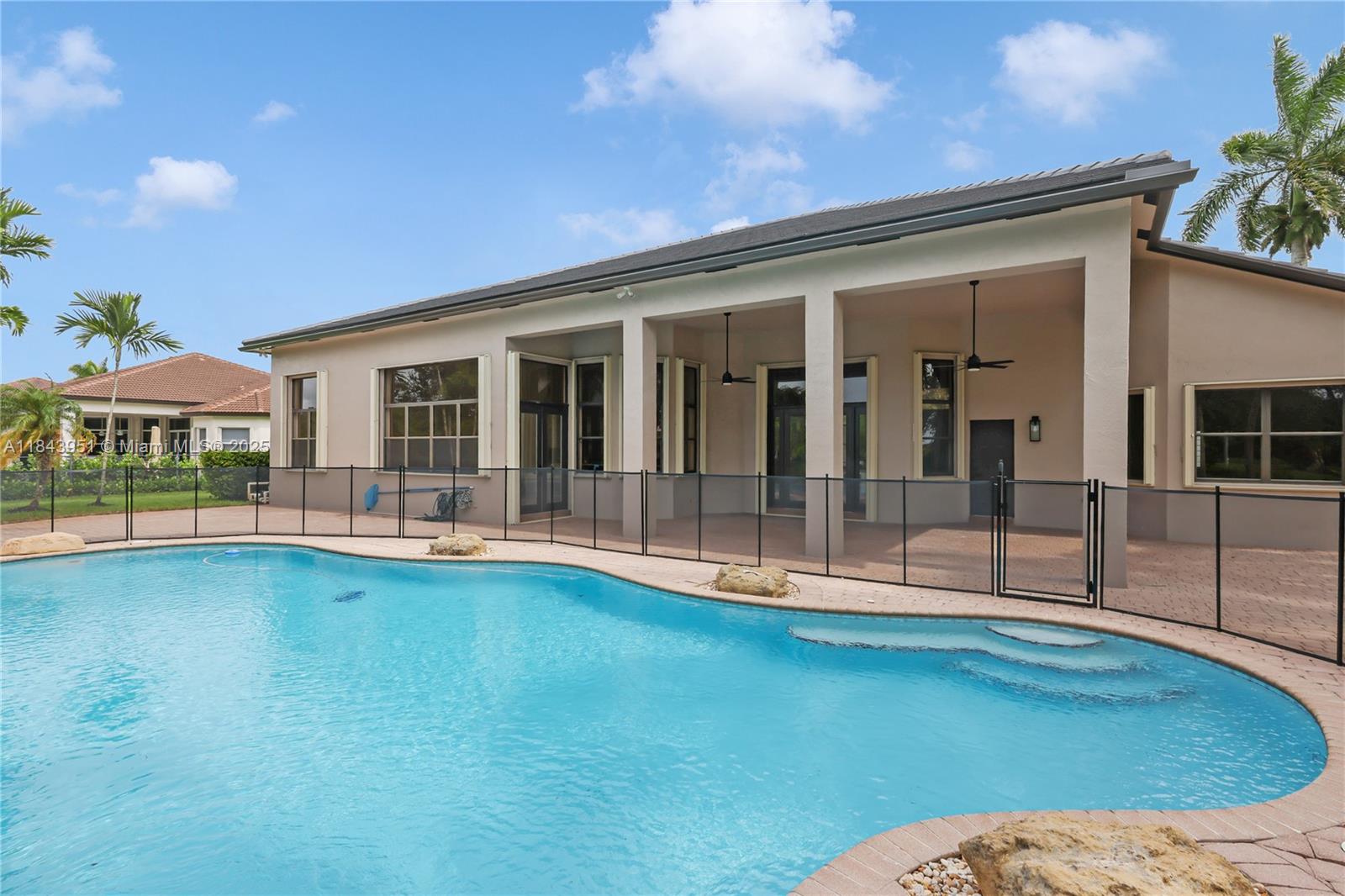 13161 SW 40th St, Davie, FL, 33330/$1,999,000 3 13161 SW 40th St