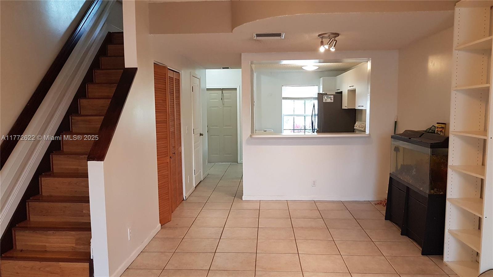 Rental Property at 4931 Sw 31st Ter 102, Dania Beach, Miami-Dade County, Florida - Bedrooms: 2 
Bathrooms: 2  - $2,400 MO.