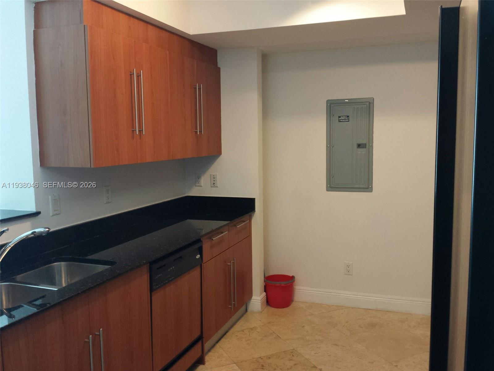 325 S BISCAYNE BL 1819