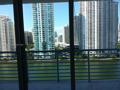 325 S BISCAYNE BL 1819 Miami FL 33131