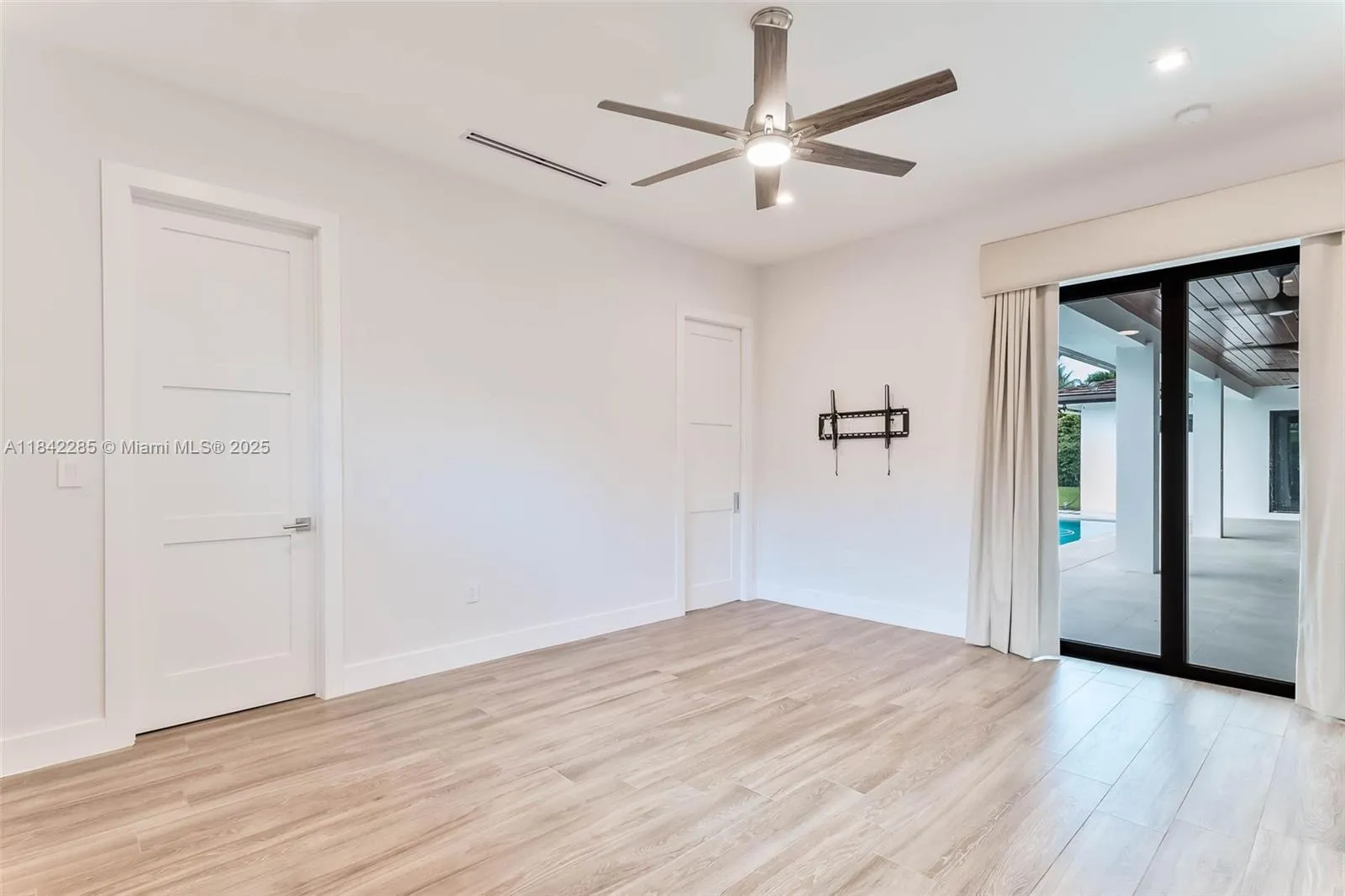 Pinecrest, Florida 33156, United States, 4 Bedrooms Bedrooms, ,5 BathroomsBathrooms,Residential,Active,174239