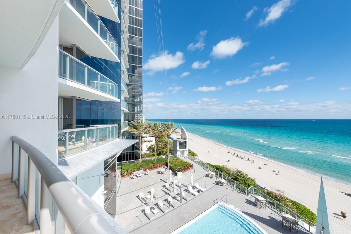 17121 Collins Ave 904
