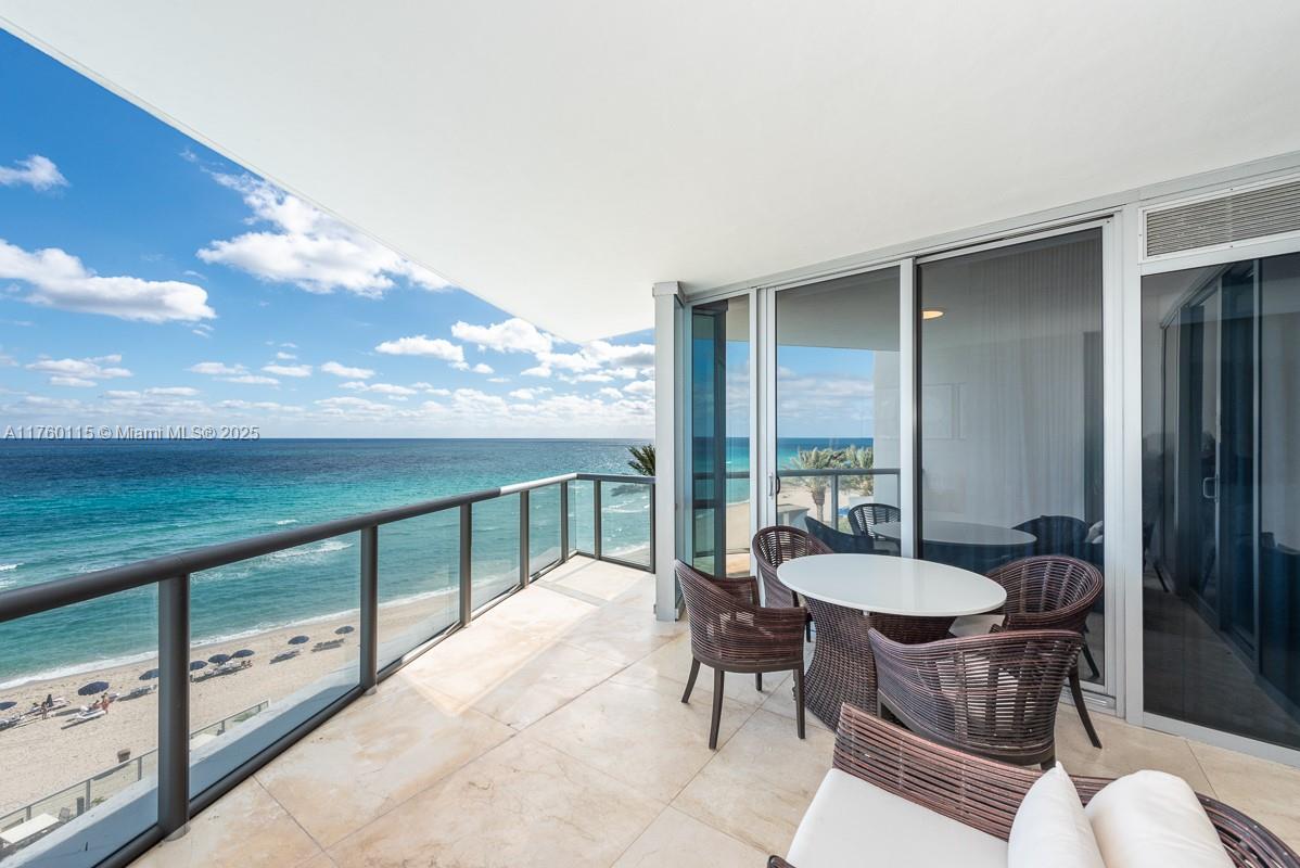 17121 Collins Ave 904