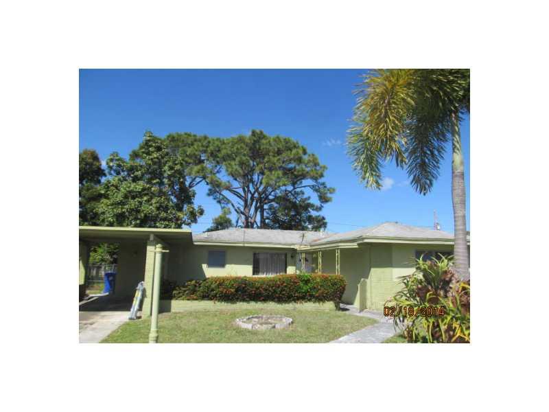Beautiful 3/2 in Fort Lauderdale move in ready and easy to show!