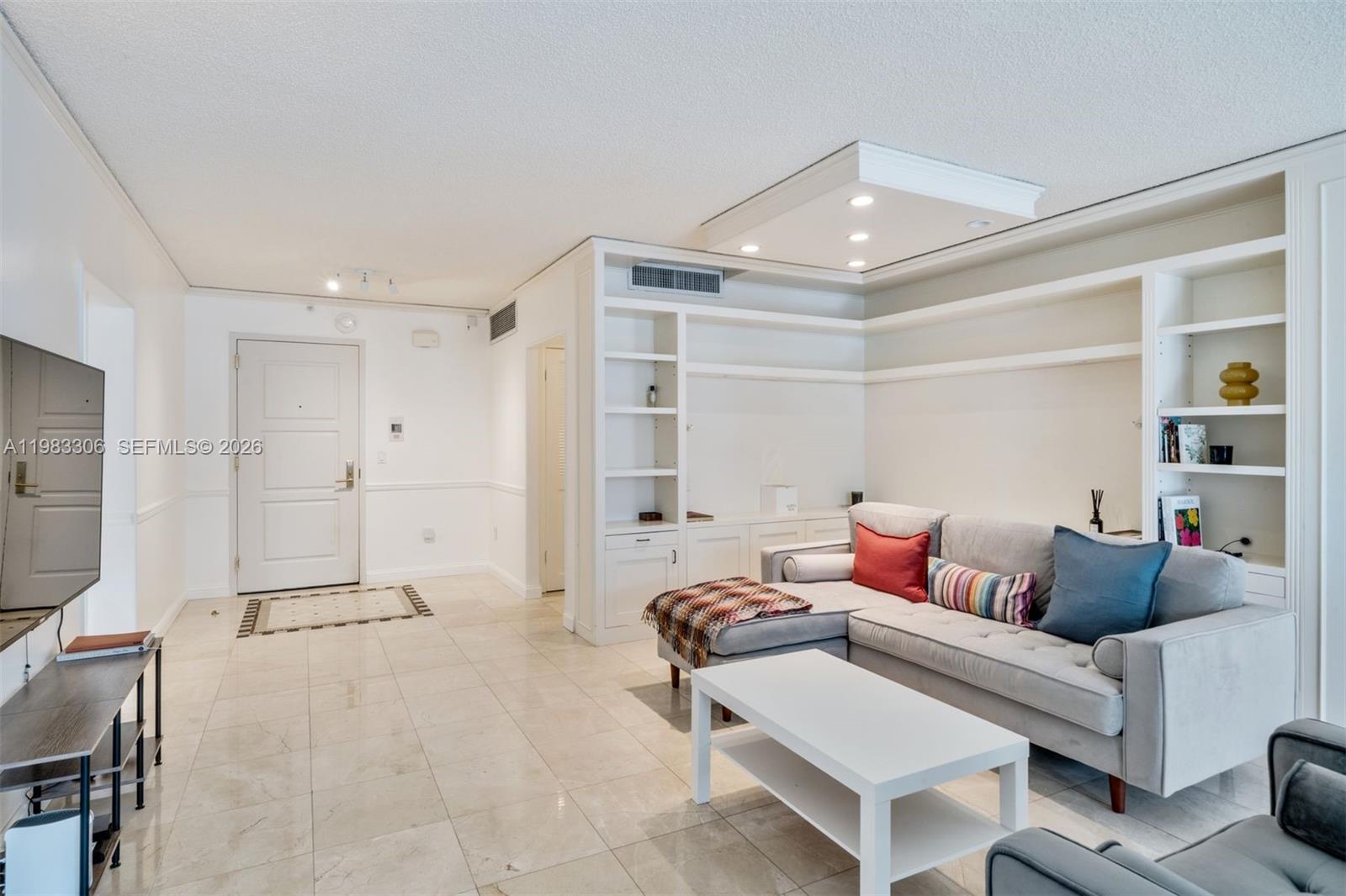 9801 Collins Ave 19H