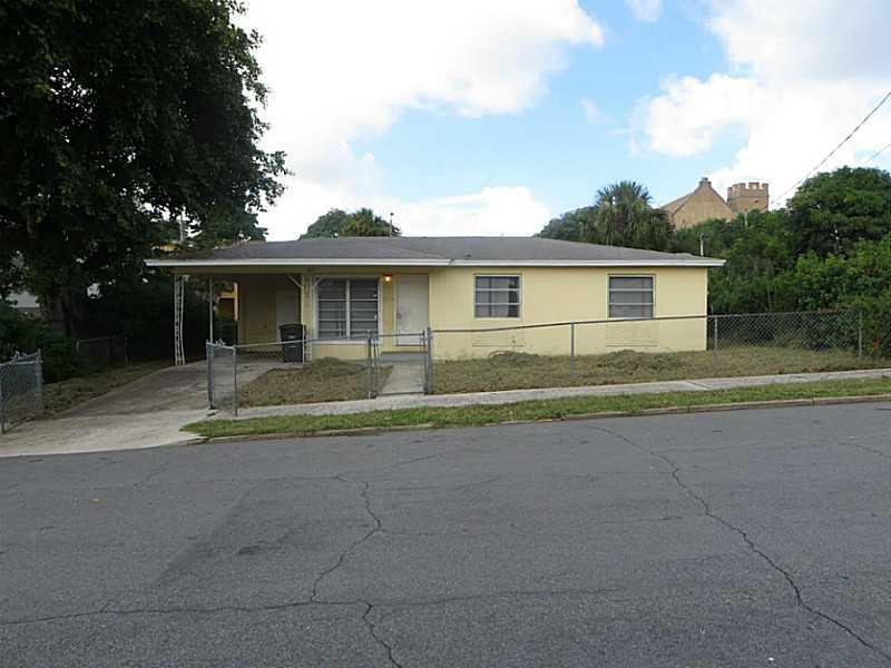 SPACIOUS 3 BEDROOM HOUSE WITH HUGE BACKYARD. CARPORT. KITCHEN WITH CABINETS, MICROWAVE AND DISHWASHER. ALL BEDROOMS WITH CLOSETS. GREAT LOCATION. GREAT PRICE. READY TO MOVE IN. REALLY EAST TO SHOW.