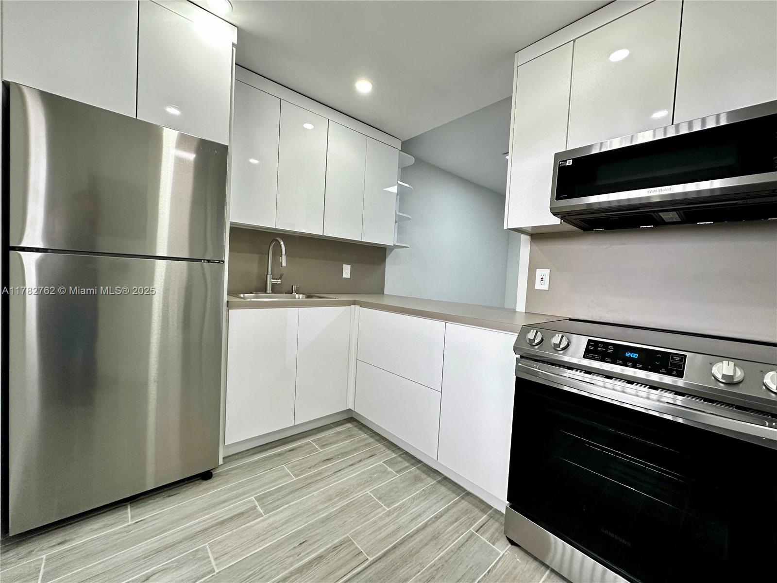 Rental Property at 301 Nw 177th St 212, Miami Gardens, Broward County, Florida - Bedrooms: 2 
Bathrooms: 1  - $2,200 MO.