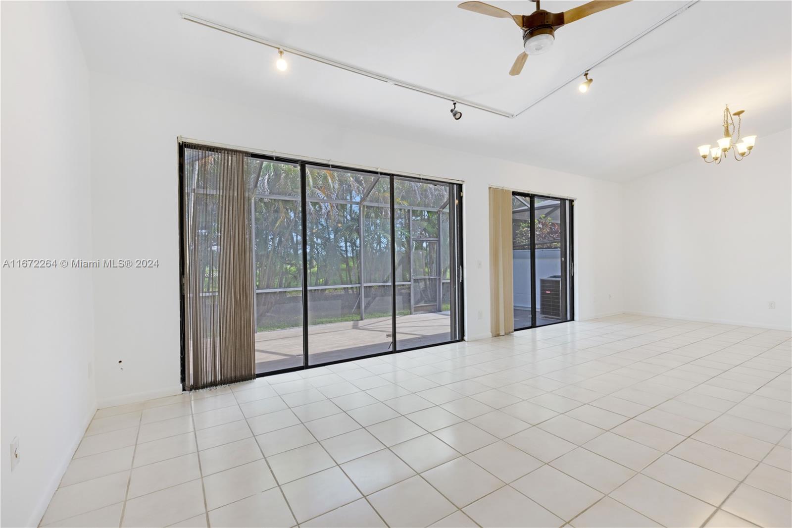 THE TOWNHOMES OF DORAL OA - Residential Lease