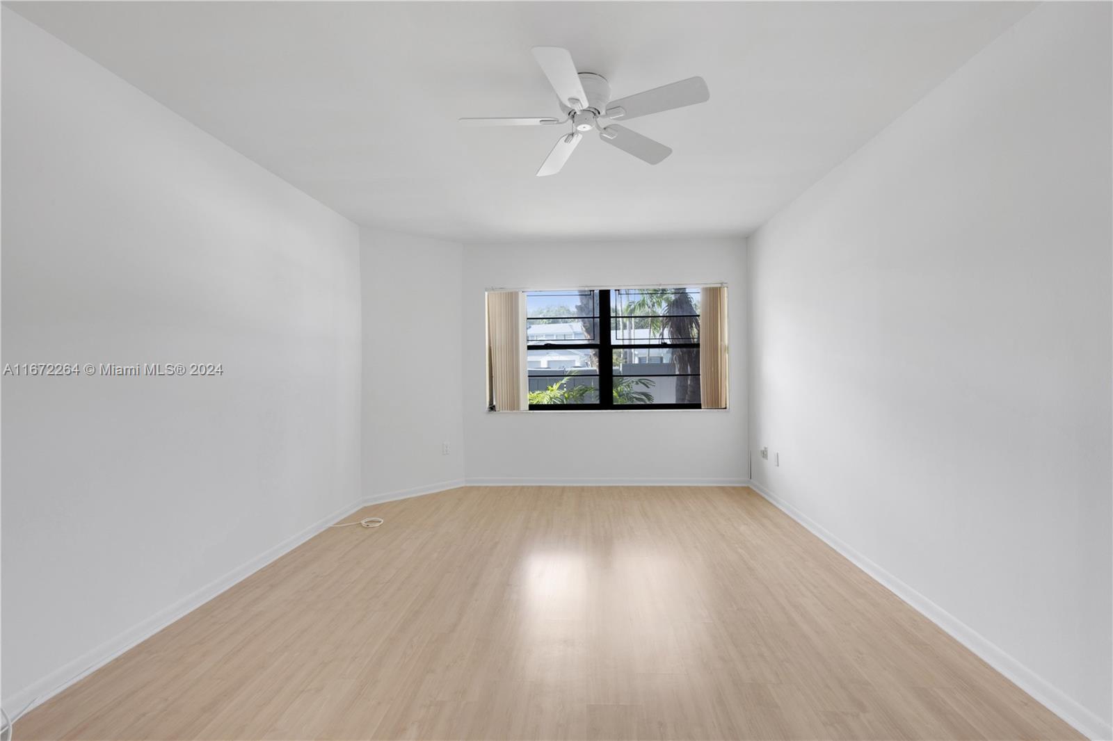 THE TOWNHOMES OF DORAL OA - Residential Lease