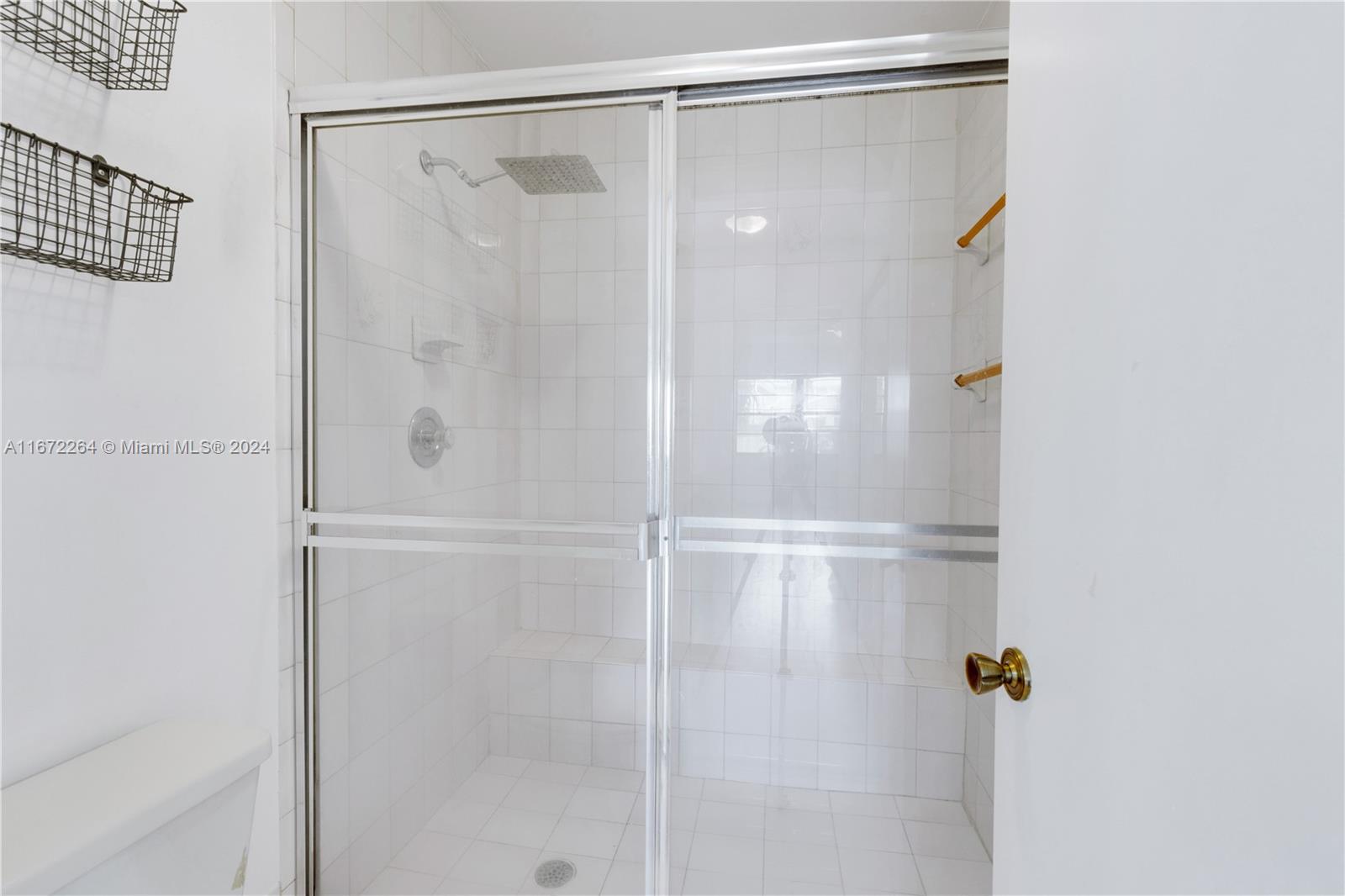 THE TOWNHOMES OF DORAL OA - Residential Lease