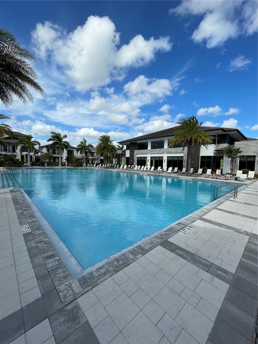 DOWNTOWN DORAL SOUTH PHAS - Residential