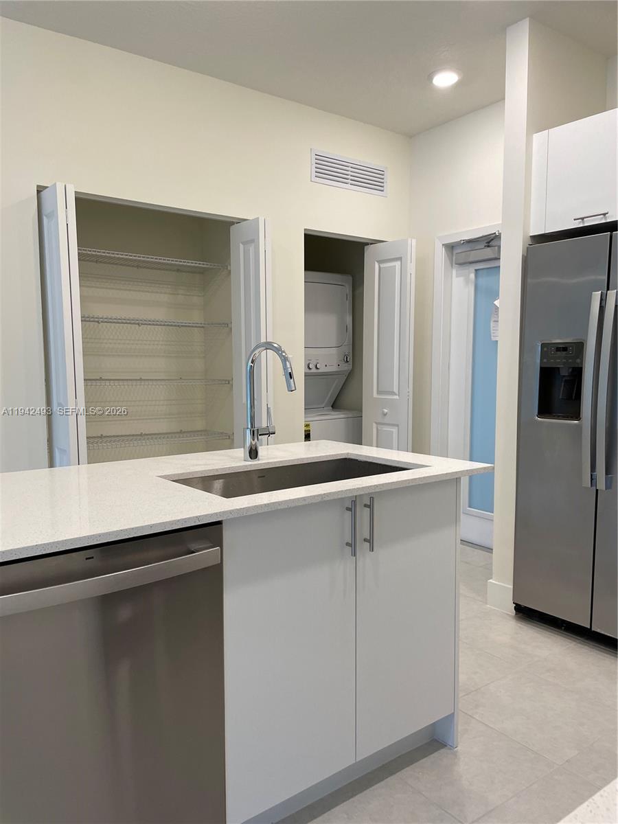 DOWNTOWN DORAL SOUTH PHAS - Residential