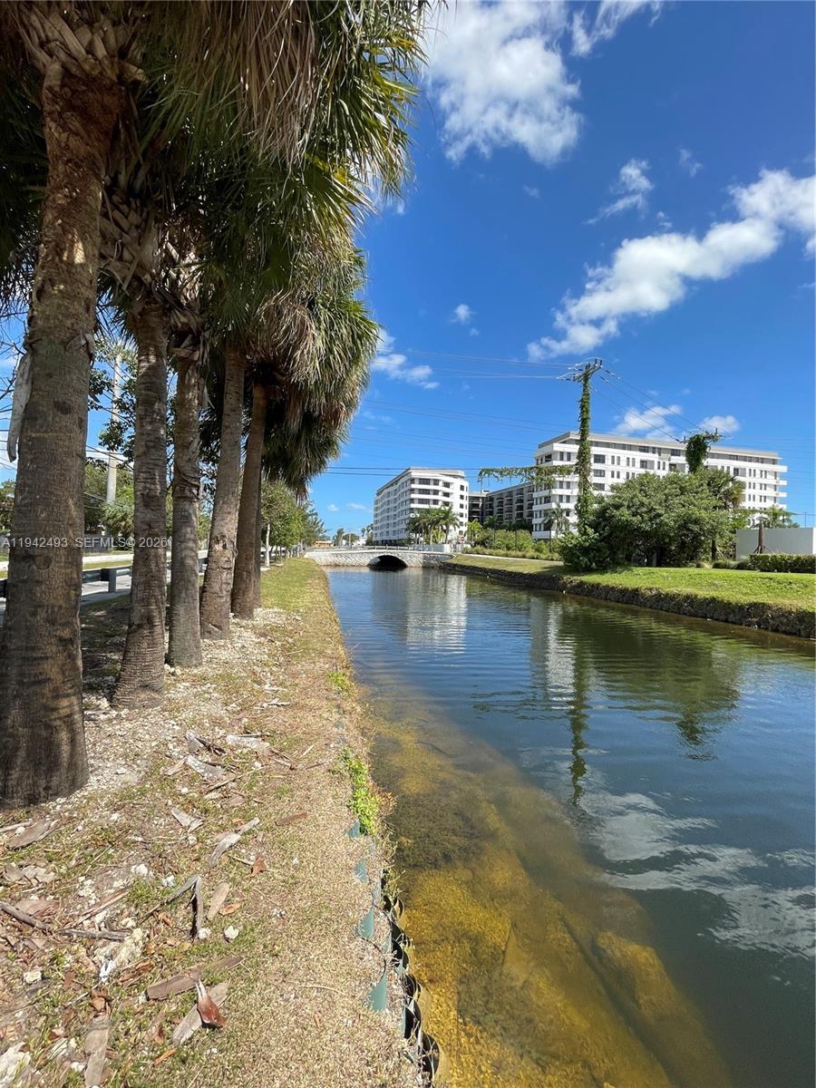 DOWNTOWN DORAL SOUTH PHAS - Residential