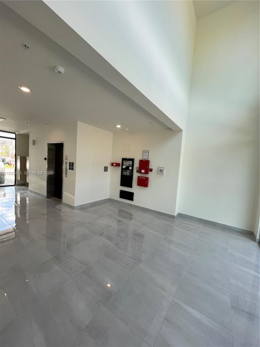 DOWNTOWN DORAL SOUTH PHAS - Residential