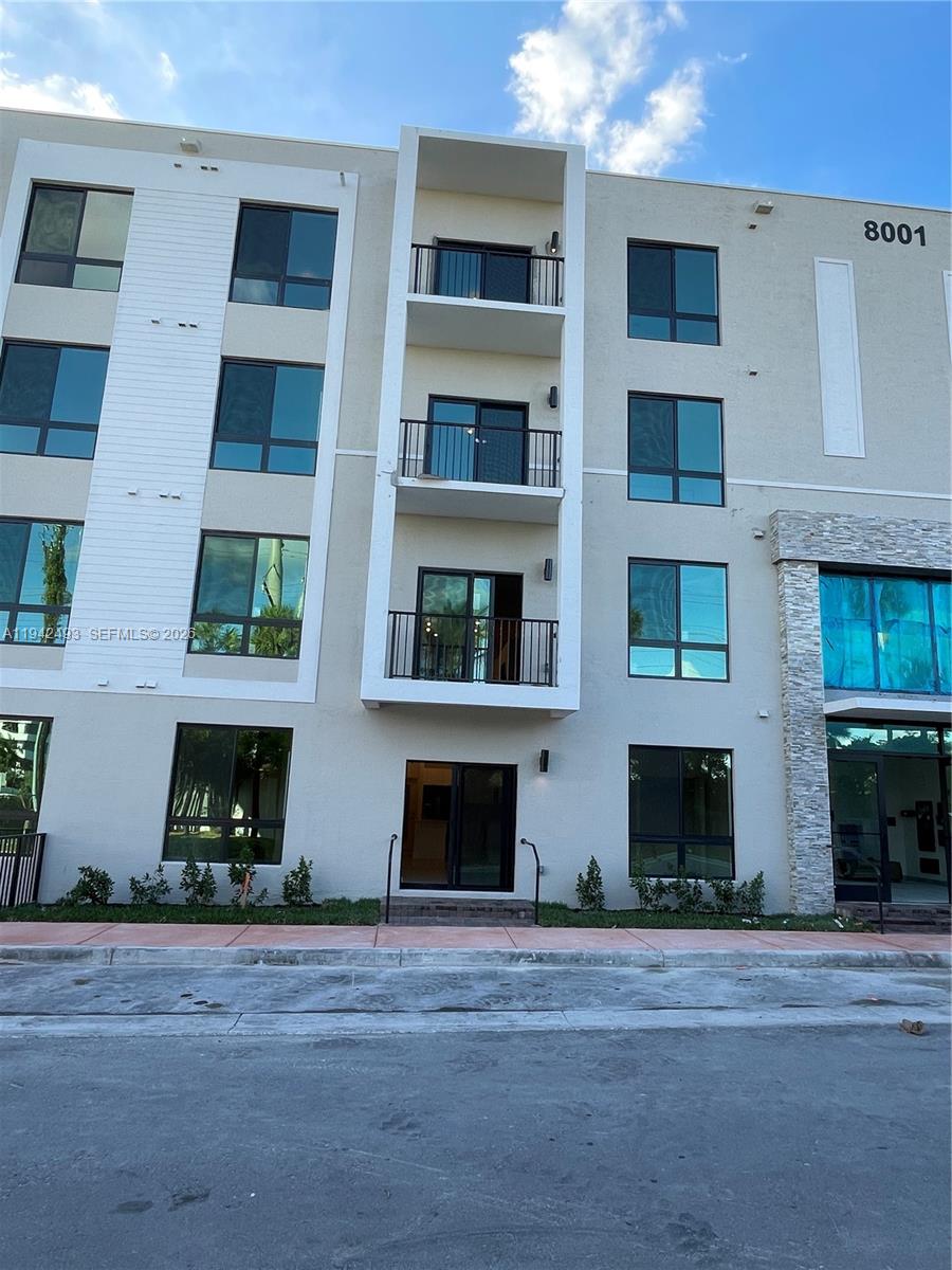 DOWNTOWN DORAL SOUTH PHAS - Residential