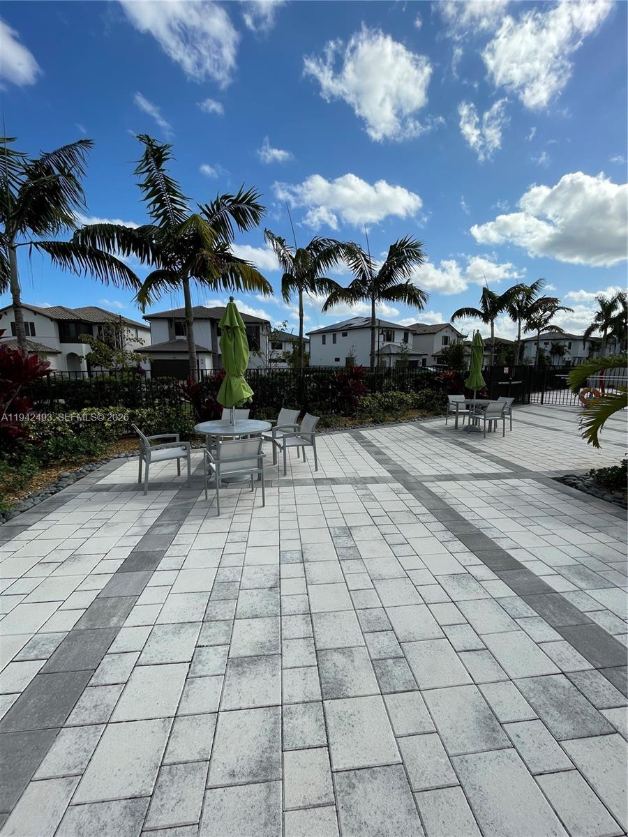 DOWNTOWN DORAL SOUTH PHAS - Residential