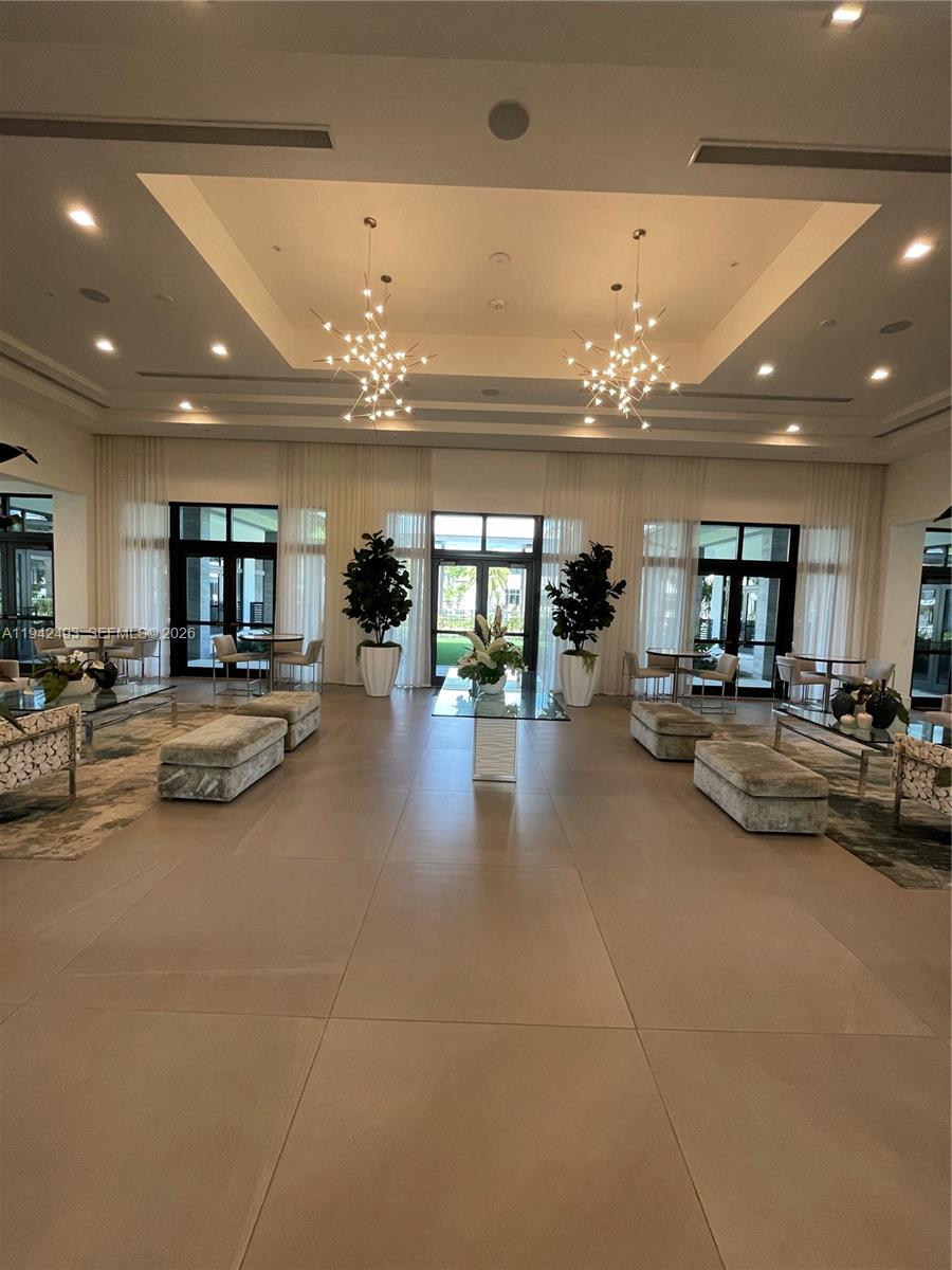 DOWNTOWN DORAL SOUTH PHAS - Residential