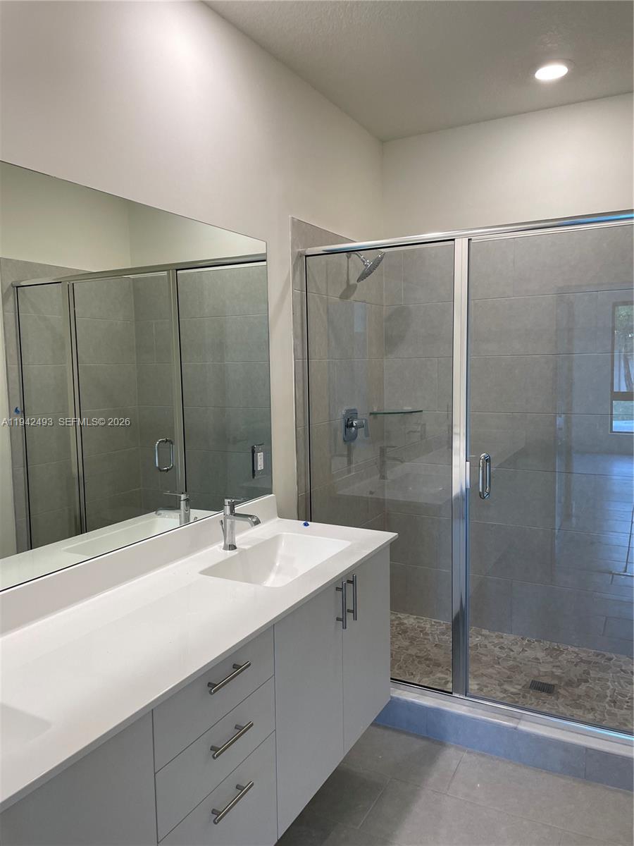 DOWNTOWN DORAL SOUTH PHAS - Residential