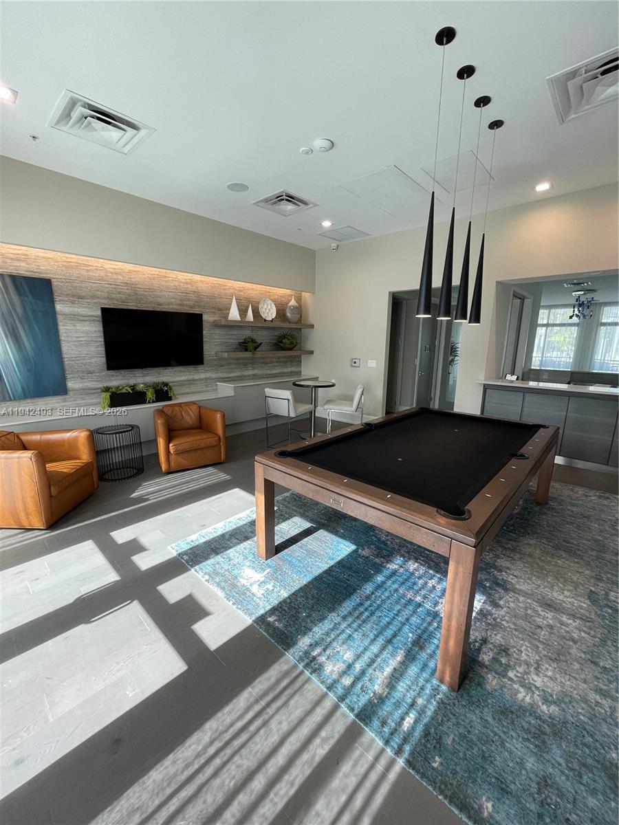 DOWNTOWN DORAL SOUTH PHAS - Residential